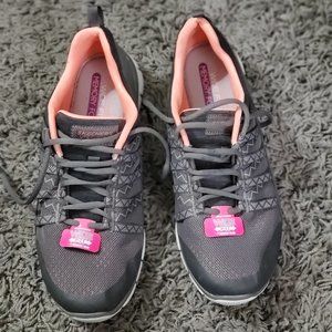 NWT Skechers Memory Foam Wide Fit Sneakers